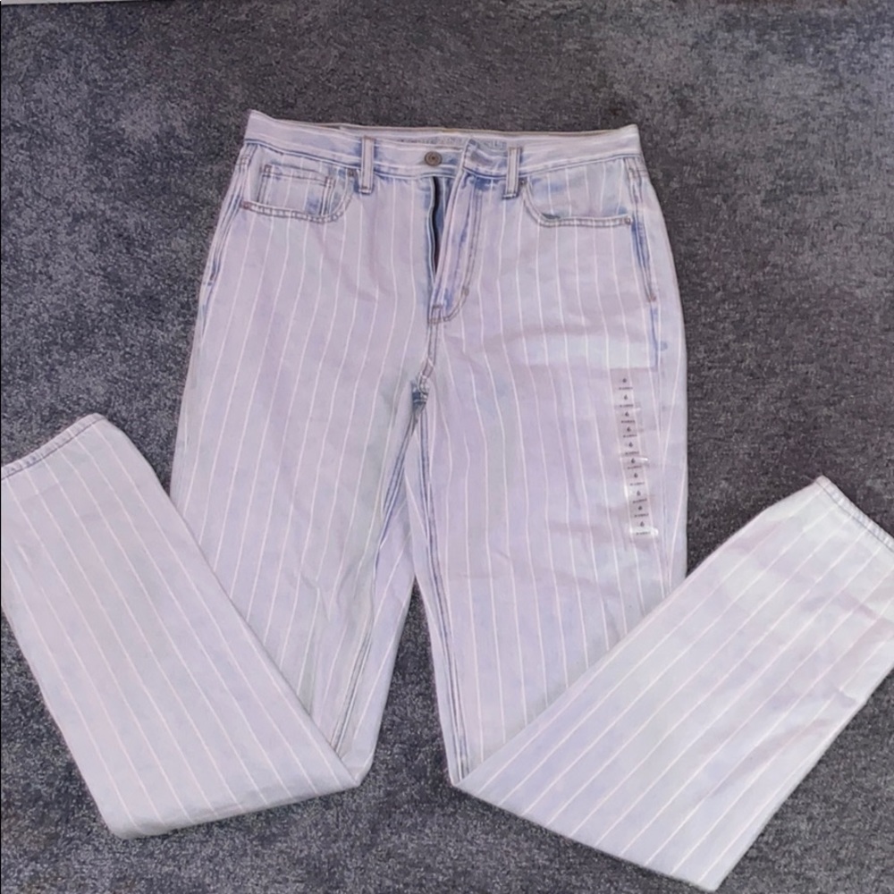 American Eagle Mom Jean Light Wash w/ White Stripe